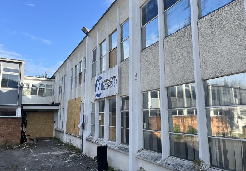 International Business Centre, Spindle Way, Crawley RH10 1TG Graves